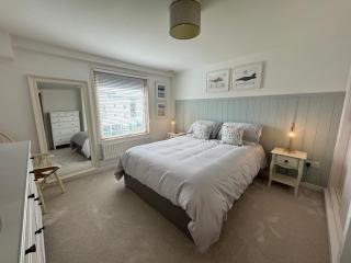 Marina Sea View APT - Second Floor WITH LIFT, Modern - Holyhead - 4