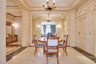 Royal Montaigne - Paris - 8