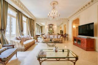 Royal Montaigne - Paris - 0