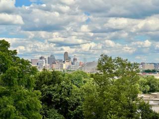 Private Bdrm Suite 3 in Spacious House City Views - Cincinnati - 8