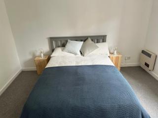 - NEW LISTING - STUNNING 2 BEDROOM LODGING 1x super king OR twin single room AND 1x double room - Exmouth - 6
