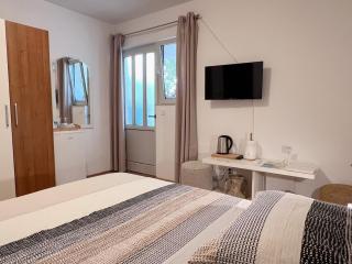 Room Tai - Spacious and Comfy with Private Terrace - Hvar (Lesina) - 4