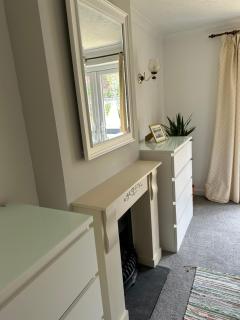 - NEW LISTING - STUNNING 2 BEDROOM LODGING 1x super king OR twin single room AND 1x double room - Exmouth - 8