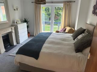 - NEW LISTING - STUNNING 2 BEDROOM LODGING 1x super king OR twin single room AND 1x double room - Exmouth - 7