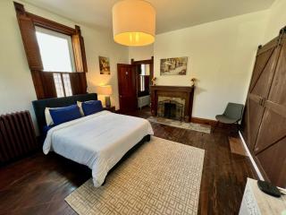 Private Bedroom Suite 1 in Spacious House with City Views - Cincinnati - 7