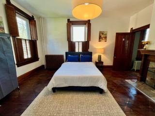 Private Bedroom Suite 1 in Spacious House with City Views - Cincinnati - 5