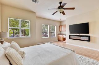 Spacious Home-Queen Suite-Game room-Movie room - Austin - 1