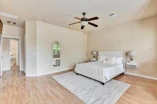 Spacious Home-Queen Suite-Game room-Movie room - Austin - 2
