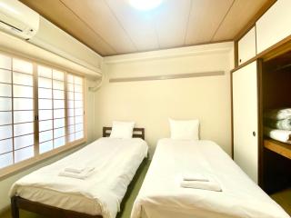 3 minutes on foot from Dotonbori East Entrance 5 minutes on foot from Shinsaibashi area traditional Japanese-style room - Osaka - 1