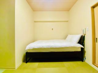 3 minutes on foot from Dotonbori East Entrance 5 minutes on foot from Shinsaibashi area traditional Japanese-style room - Osaka - 7