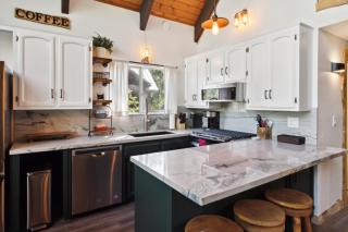 Timeless Traditions Arrowhead home - Lake Arrowhead - 1