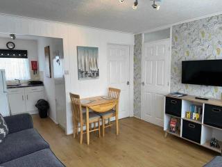 103 Sunbeach South facing 2 bed chalet M and T chalets - 7