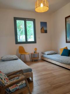 Maison moderne avec jardin et jacuzzi - 1