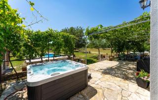 Stunning Home In Donji Kasic - 6