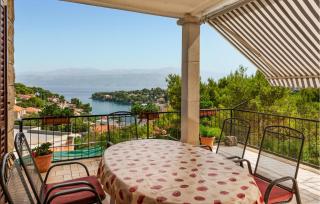 Lovely Apartment In Splitska - Postira - Splitska - 0