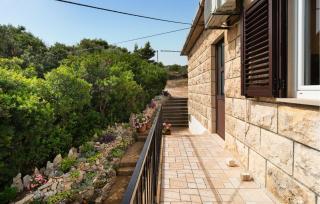 Lovely Apartment In Splitska - Postira - Splitska - 3