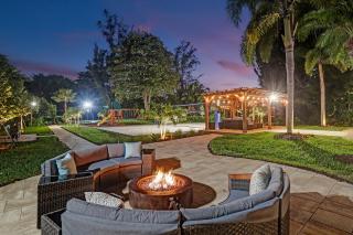 8BR Entertainers Estate w Pool Games Theater - 9