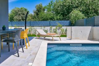 Villa Coastal Charm Ližnjan with Private Pool - Ližnjan - 2