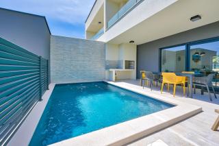 Villa Coastal Charm Ližnjan with Private Pool - 9