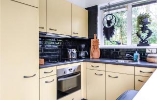 Beautiful Home In Rekem-Lanaken - Bovenwezet - 4
