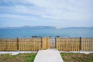 Sea Echoes Villa on the beach, Pefki, Evia - Artemísion - 4