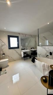 Stunning villa near the beach - 5