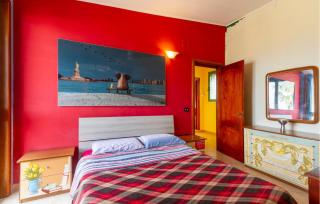 2 Bedroom Amazing Home In Campo Di Mare - Torre San Gennaro - 4
