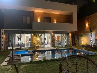 For Families only luxurious and Famous Villa - Sheikh Zayed - 1