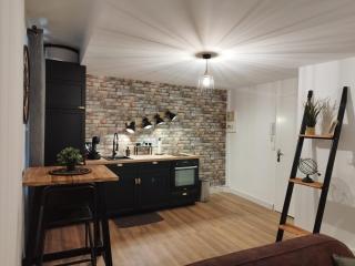 Cosy studio rénové style industriel - La Seyne-sur-Mer - 3