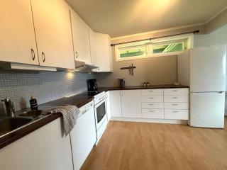 Romslig tilbaketrukket leilighet i Tromsø - Gratis parkering - 6