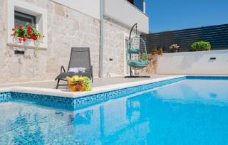 Cozy Home In Dobrince - 1