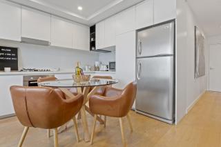 Elegant Inner-City 2-Bed with Essential Amenities - Melbourne - 1