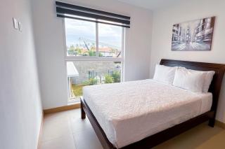 Elegant 3-Bedroom Retreat steps from ocean & town - Jacó - 4