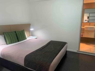 Sensation Sunsets Seaviews I Mantra' Central CBD Apartment - Darwin - 9