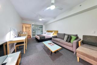 Sensation Sunsets Seaviews I Mantra' Central CBD Apartment - 3