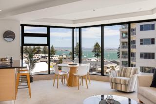 Luxury Ocean & Harbour Views - Heated Pool, Main Beach & Gym - Mount Maunganui - 1