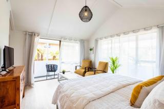 Spacious, Breezy Studio Apartment, Moments from Downtown and Beach - Mount Maunganui - 9