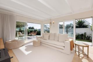 The Endless Summer Home - Beach and Town Location - Mount Maunganui - 1