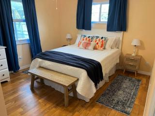 Private Cozy Coastal 3BR with Pool - 4
