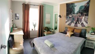 double bed guest room - Hamilton - 1