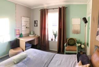 double bed guest room - Hamilton - 2