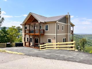 Luxury 4 BDR, Breathtaking Views, Theater, EVC - Gatlinburg - 0