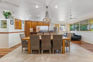 Sandy Feet Retreat - Waterfront - 4BR - Smart TV - WiFi - 4
