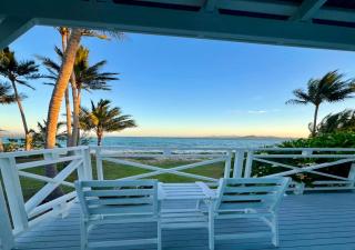 Absolute Beachfront Bowen Beach House 3 Bedroom - Bowen - 0