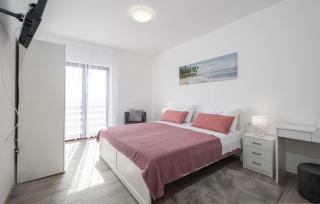 3 Bedroom Pet Friendly Apartment In Kolavici - 2