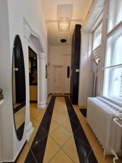 Phoenix Apartment - Budapest - 8