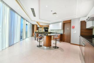 Luxury Seaview Penthouse Harbour Heights - Manama - 3