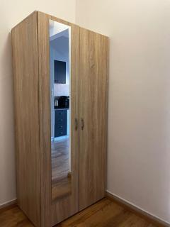 Roman Arch- low budget doublebed room in top center - 3