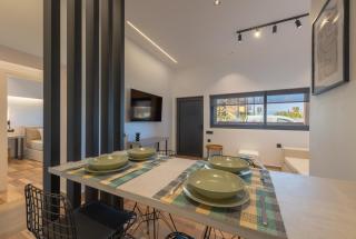 Hot Tub - 5 min to Beaches - Netflix - Full Kitchen - 3