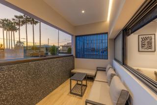 Hot Tub - 5 min to Beaches - Netflix - Full Kitchen - 5